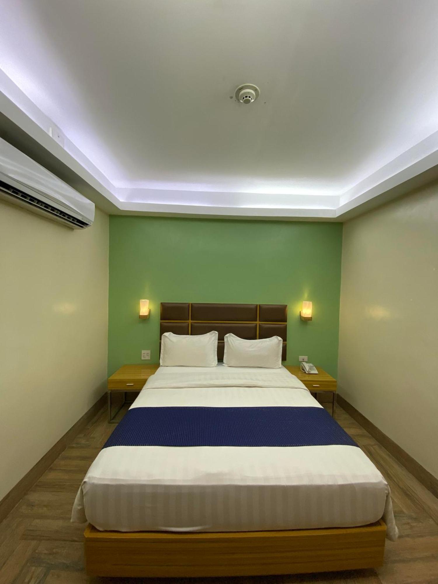 Sun Star Grand Hotel Manilla Buitenkant foto